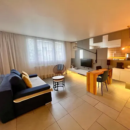 Modzelewskiego, Metro Wierzbno, Free Parking By Cosmo Spirit Варшава